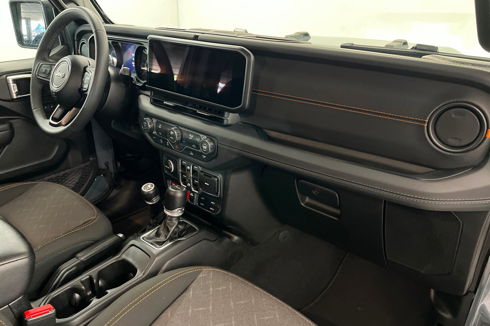 Certified Used 2026 Anvil Clearcoat Jeep Mojave image 24