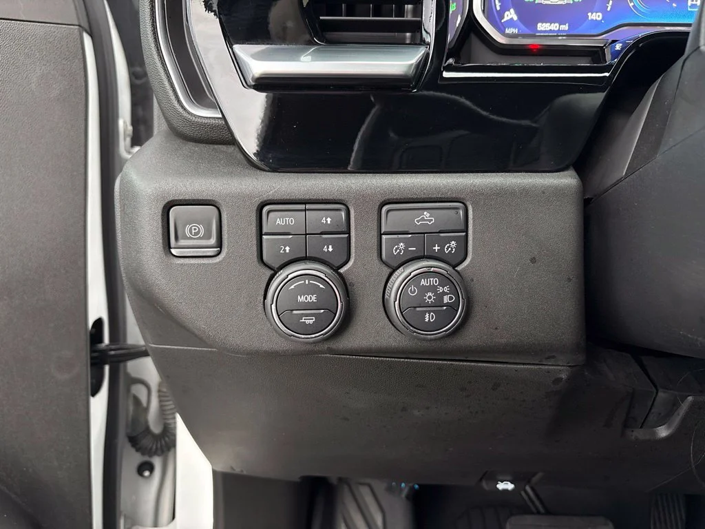 Used 2022 White Chevrolet RST image 10