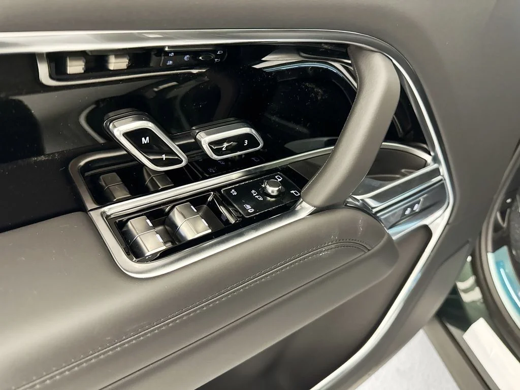 New 2026 Belgravia Green Land Rover SE image 18