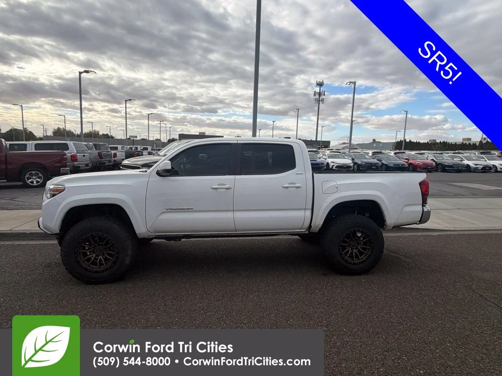 Used 2022 White Toyota SR5 image 4