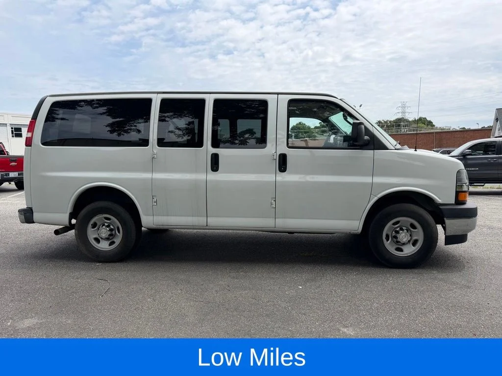 Used 2017 White Chevrolet LT image 3