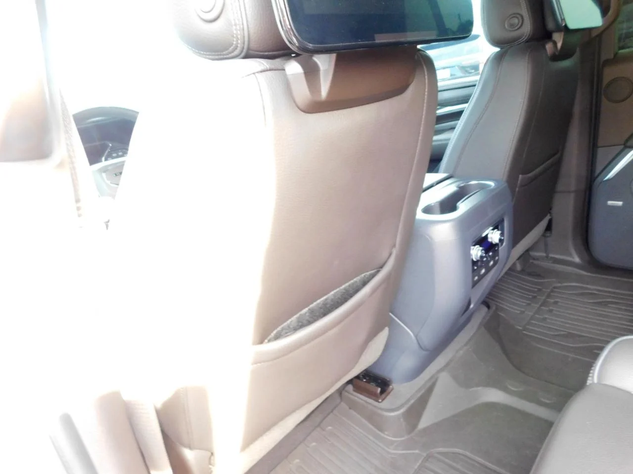 Used 2021 White GMC 4WD 4dr Denali image 32