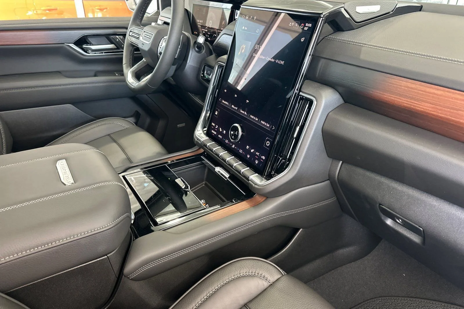 2026 GMC Yukon XL Denali - Photo 18