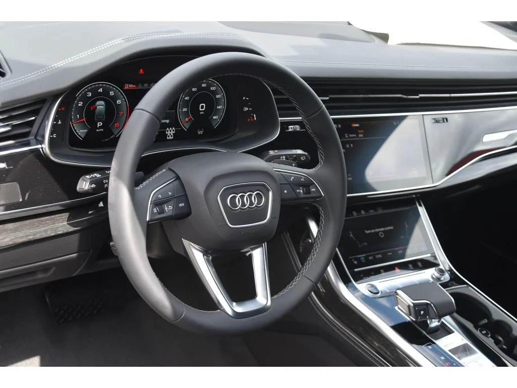Used 2025 Gry Audi Premium Plus image 12