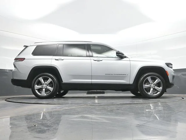 Used 2021 Silver Jeep Limited image 24