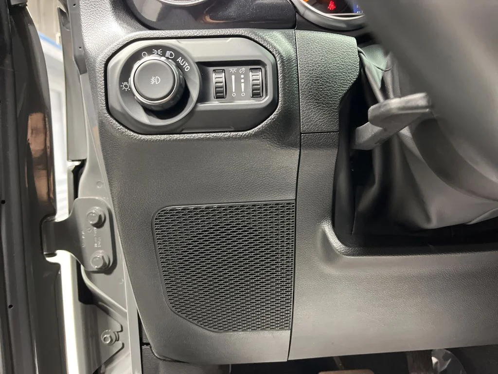 Used 2022 Gray Clearcoat Jeep Unlimited Sahara Altitude image 13