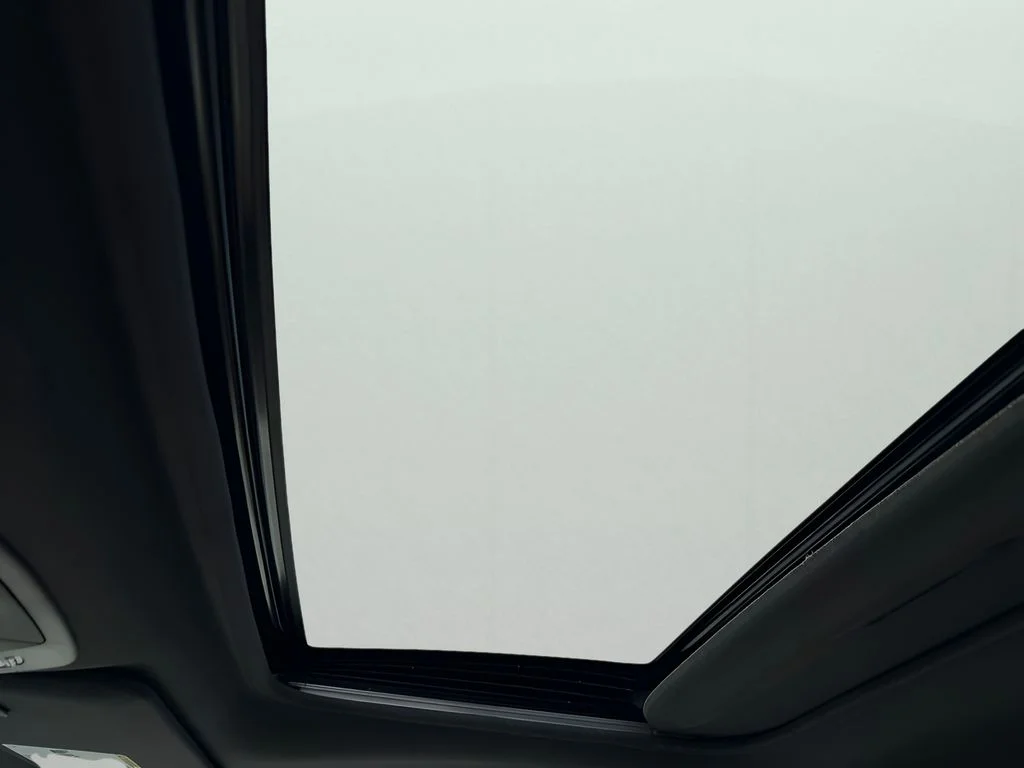 Used 2022 Wind Chill Pearl Toyota XLE image 28