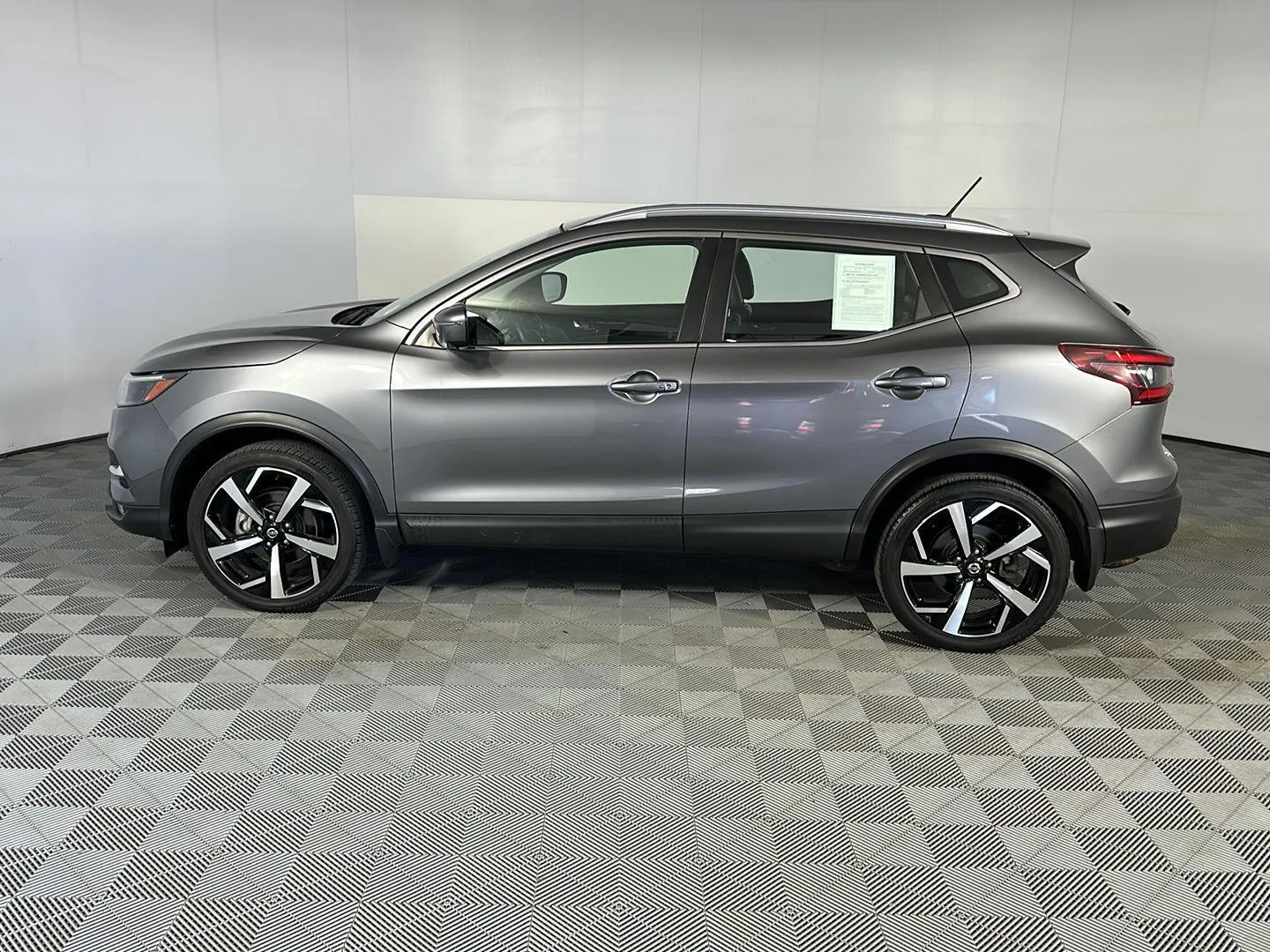 Used 2022 Gun Metallic Nissan SL image 12