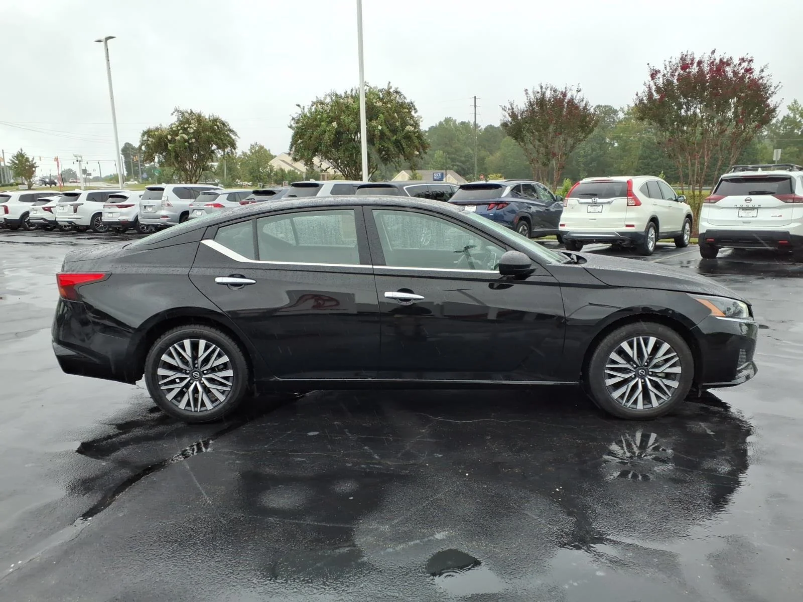 Used 2025 Super Black Nissan SV image 9