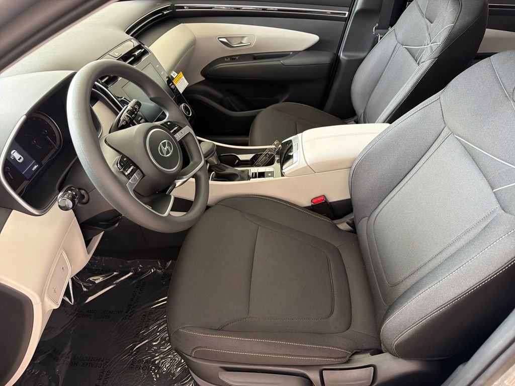 Used 2024 Shimmering Silver Hyundai SE image 14