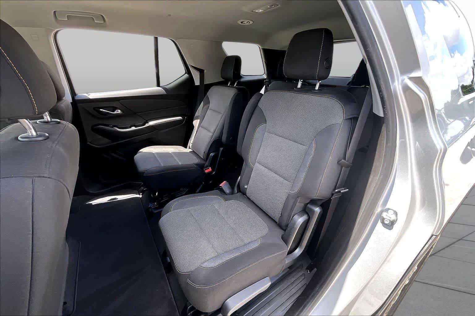 Used 2018 SILVER ICE METALLIC Chevrolet LT Cloth image 15