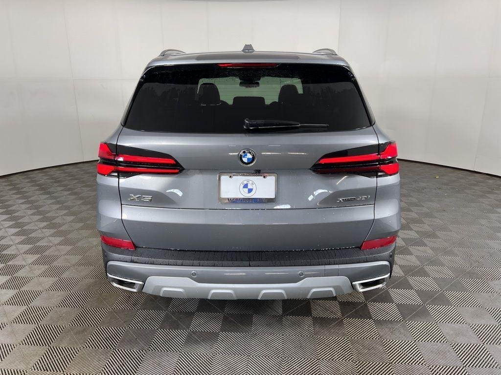 New 2026 Skyscraper Grey Metallic BMW xDrive40i image 3