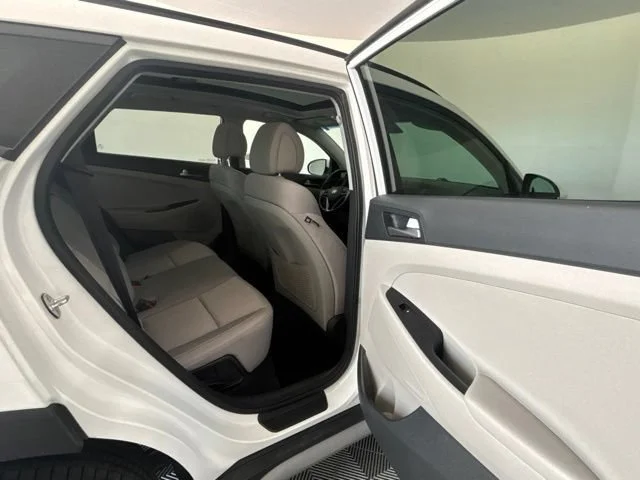 Used 2018 White Hyundai Value image 25