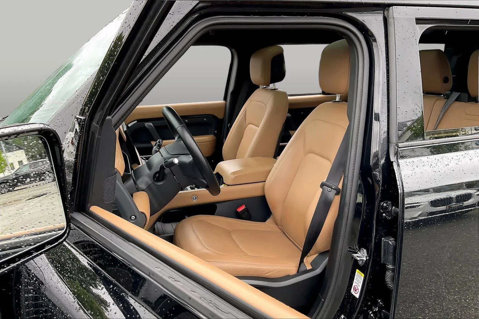 Used 2025  Land Rover X-Dynamic SE image 7