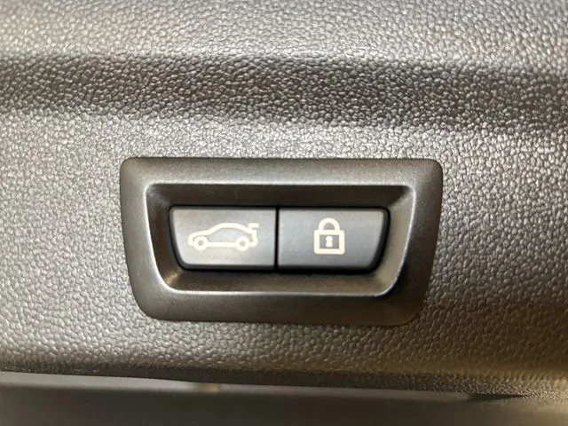 Used 2019 Blue MINI Iconic image 27