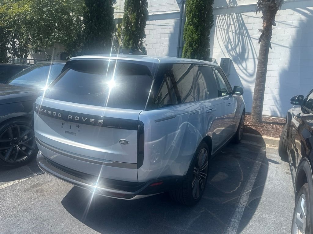 Used 2023 Silver Land Rover Autobiography image 5