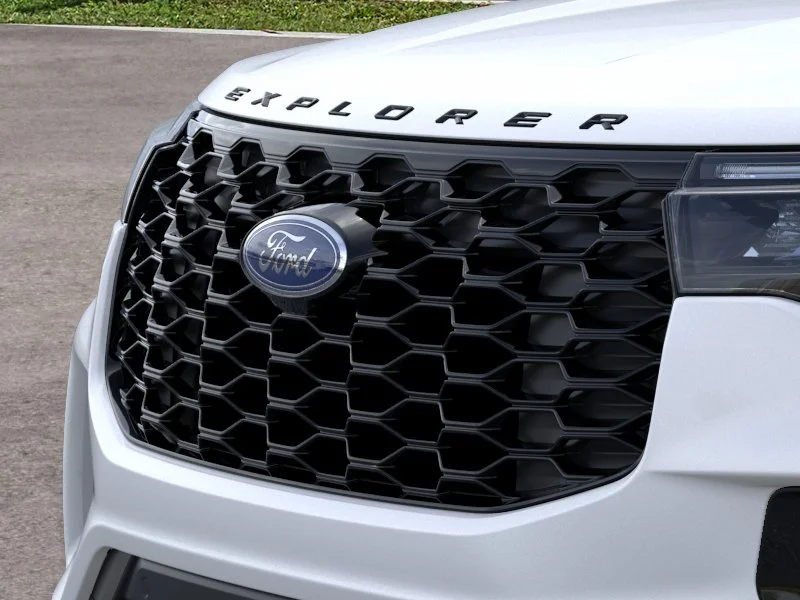New 2026 Star White Metallic Tri-Coat Ford ST-Line image 34