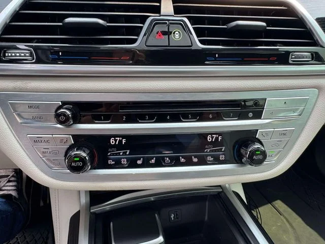 Used 2019 White BMW 750i xDrive image 36