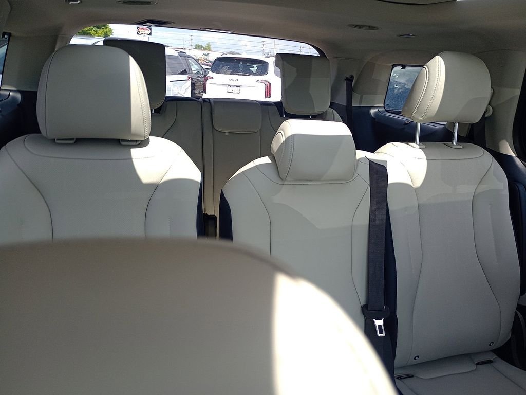 2026 Kia Carnival SX - Photo 8