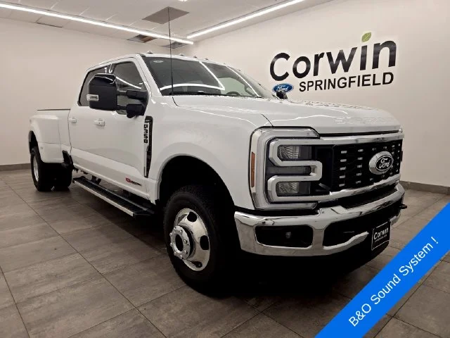 New 2027 Oxford White Ford F-350® Lariat® image 6