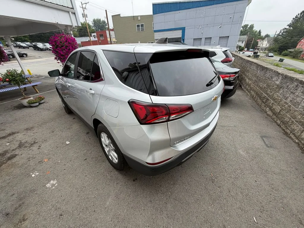 Used 2022 Silver Ice Metallic Chevrolet LT image 3