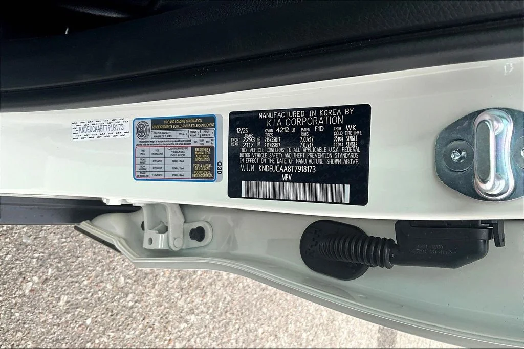 New 2026 Clear White / Black Roof Kia S image 8