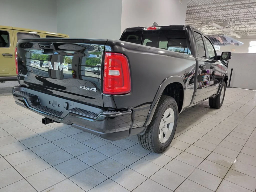 New 2026 Diamond Black Crystal Pearl-Coat Exterior Paint RAM Big Horn/Lone Star image 7