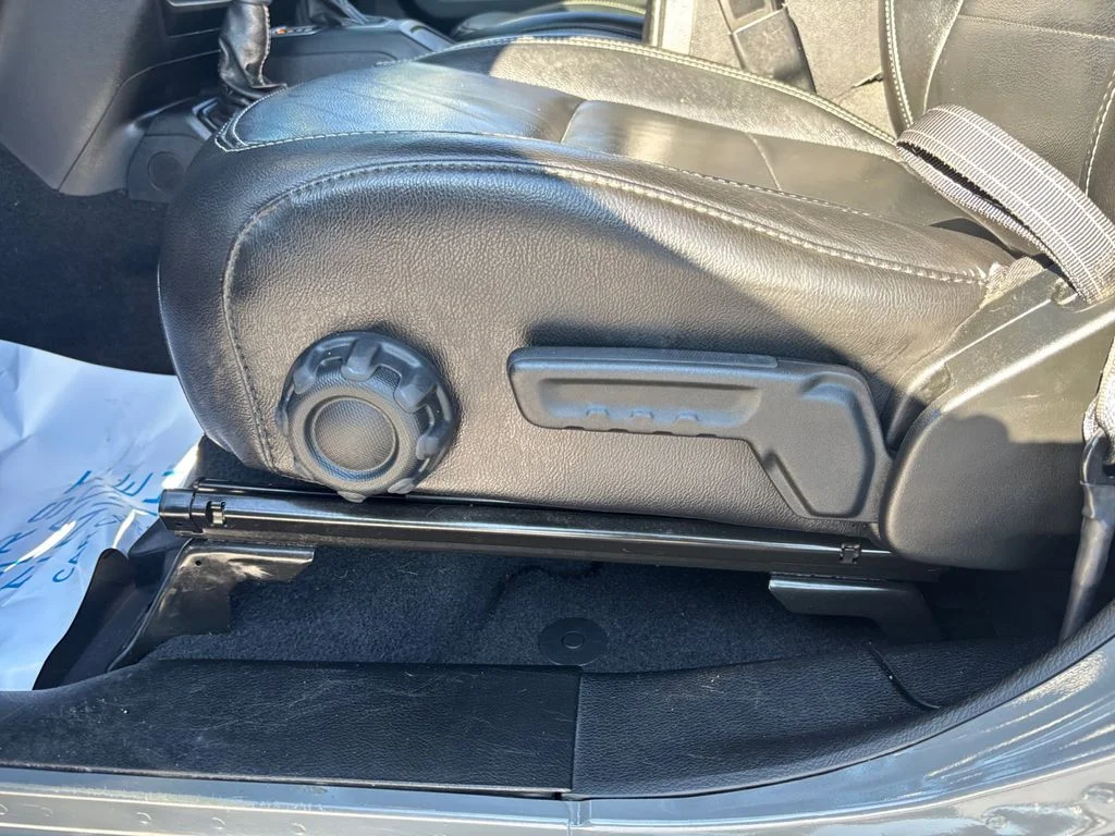 Used 2020 Gray Jeep Overland image 30