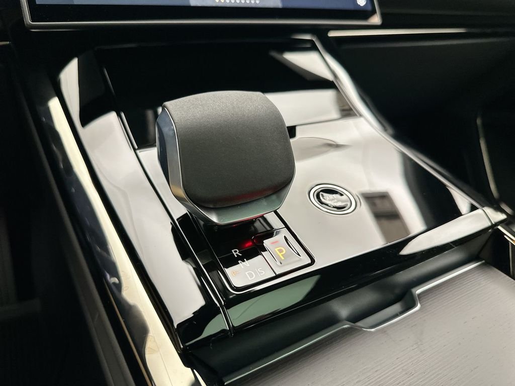 New 2026 Santorini Black Land Rover SE image 12