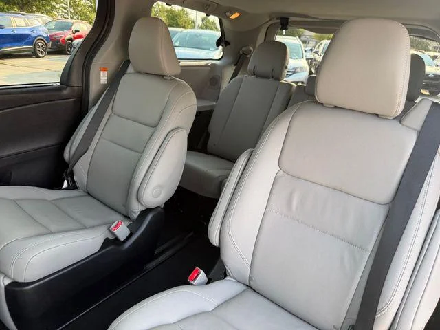 Certified Used 2020 ALUMINA JADE METAL Toyota Limited Premium image 31