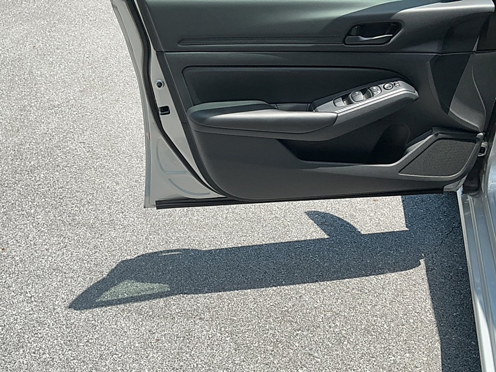 Used 2023 Brilliant Silver Metallic Nissan S FWD image 6