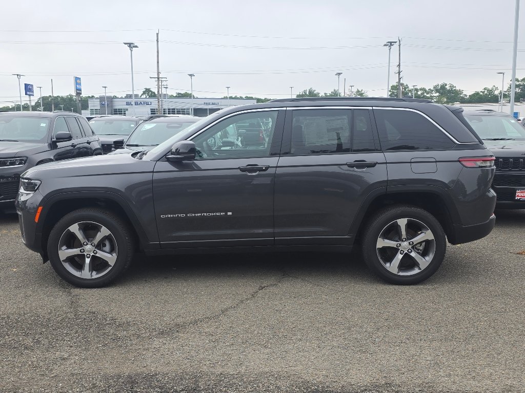 New 2026 Baltic Gray Metallic Clear-Coat Exterior Paint Jeep Limited image 9
