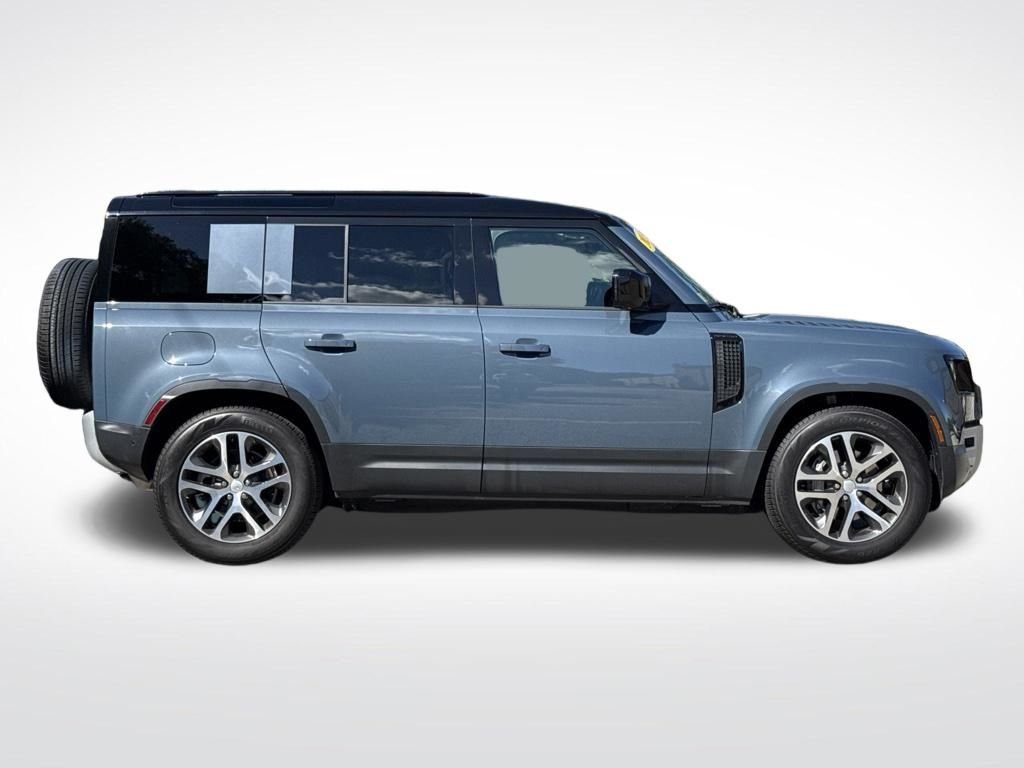 Used 2025 Blue Land Rover S image 4