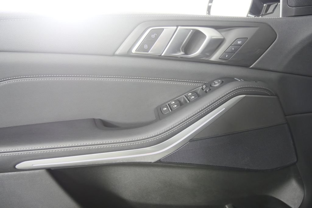 Used 2023 Black Sapphire Metallic BMW xDrive40i image 8