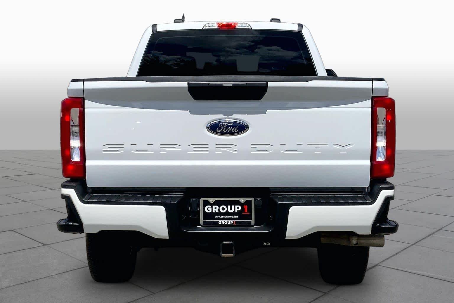 Used 2025 Oxford White Ford F-250 Pickup XL image 5