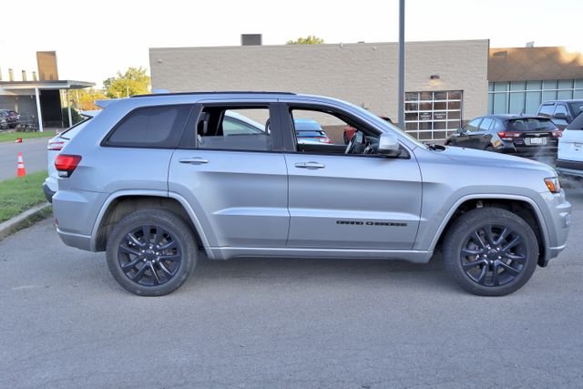 Used 2020 Silver Jeep Altitude image 8
