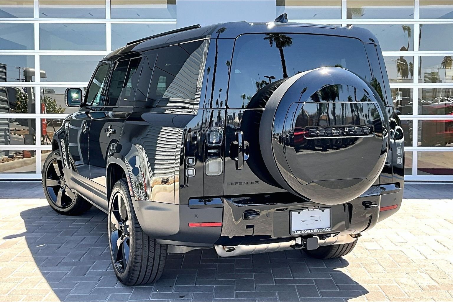 New 2026 Santorini Black Land Rover S image 3