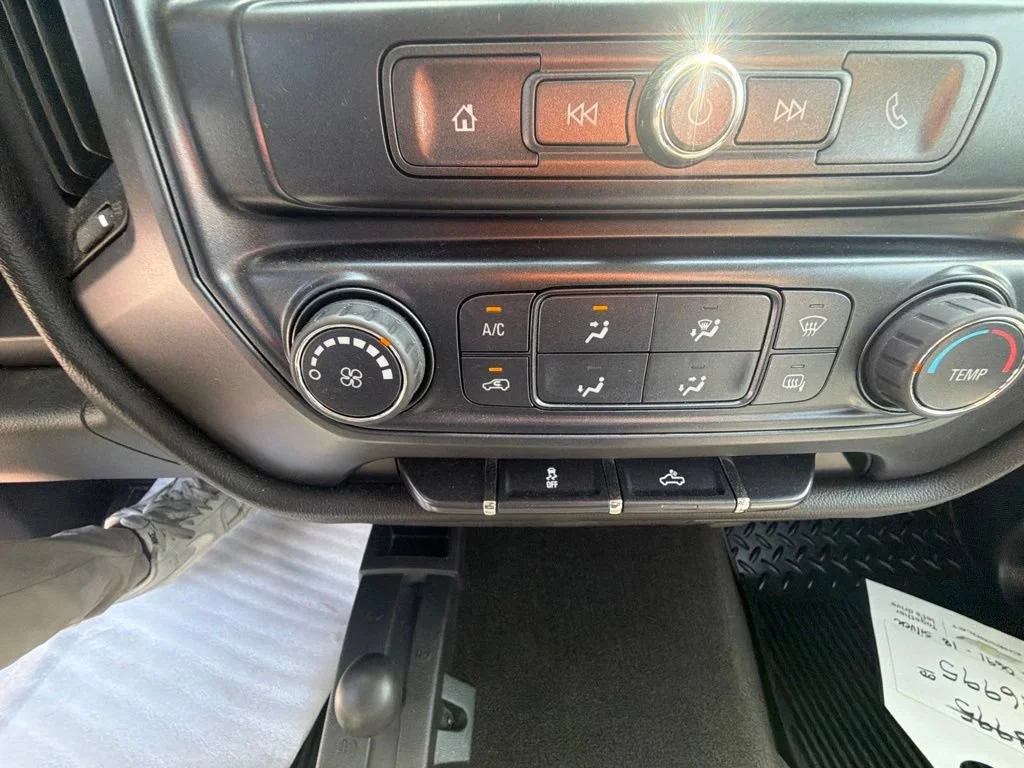 Used 2018 GRAPHITE METALLIC Chevrolet LS image 27