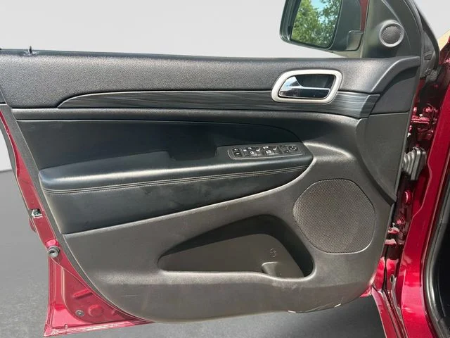 Used 2020 Red Jeep Altitude image 19