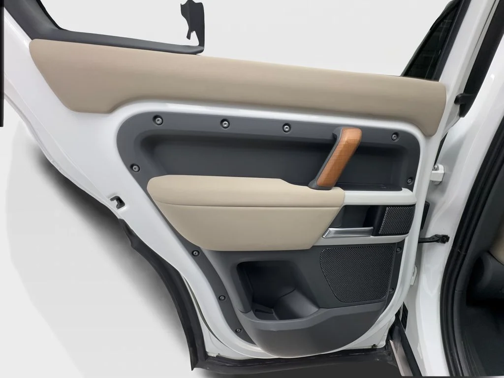 Used 2023 White Land Rover S image 25