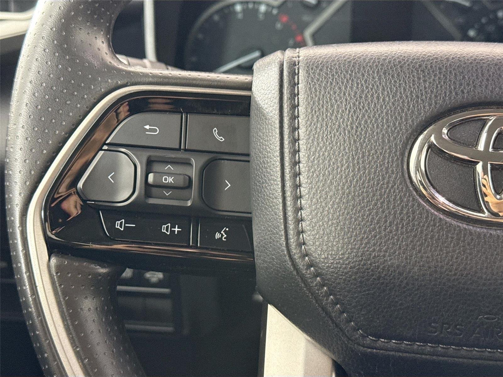 Used 2023 Ice Cap Toyota SR5 image 17