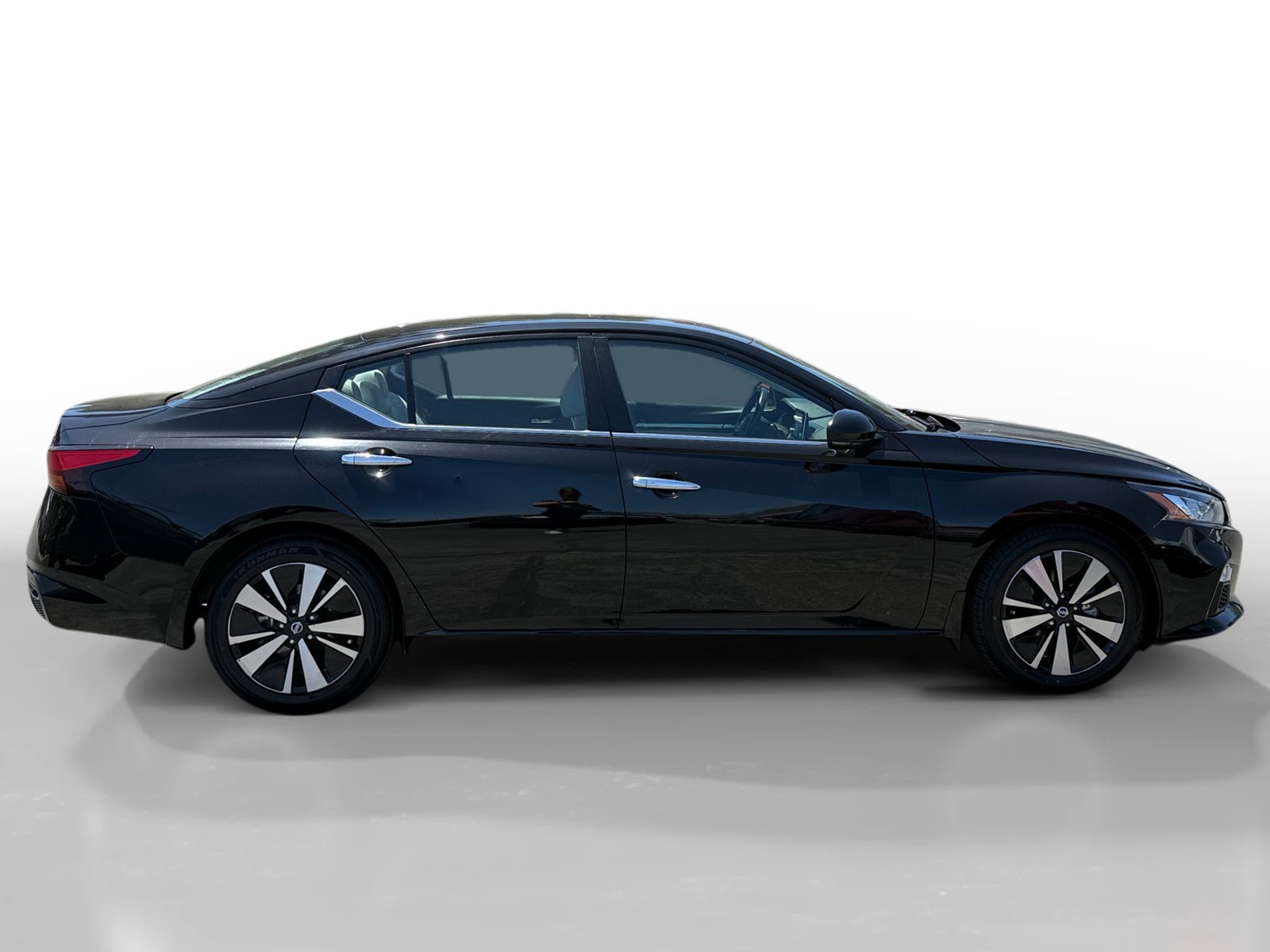 Used 2021 Super Black Clearcoat NISSAN 2.5 SV image 6