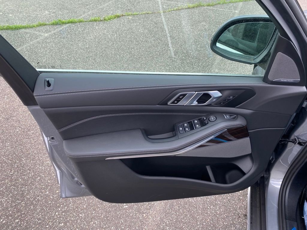 New 2026 Skyscraper Grey Metallic BMW xDrive40i image 12