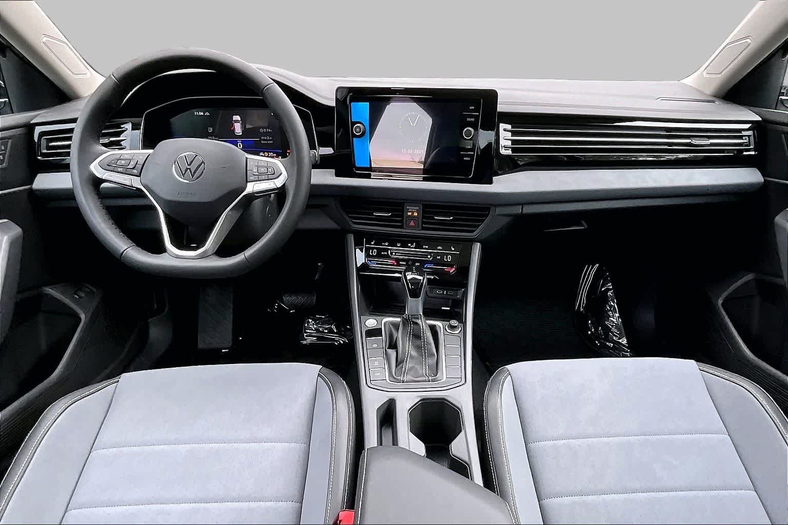 New 2026 Deep Black Pearl Volkswagen 1.5T SE image 5