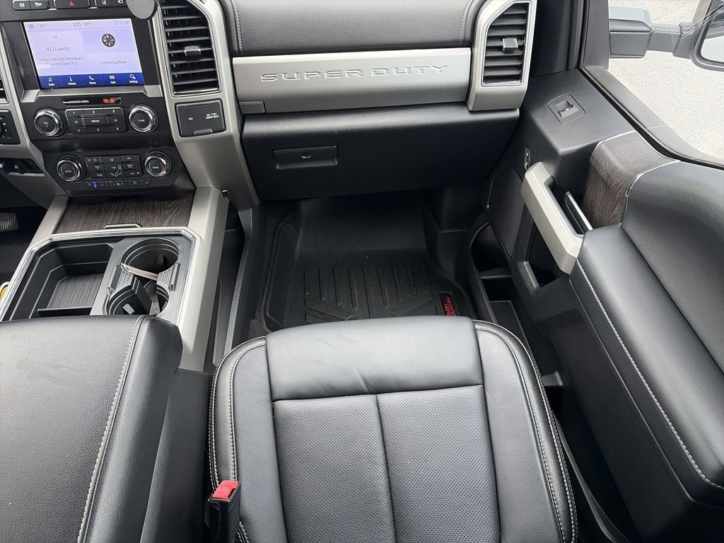 Used 2020 White Ford Lariat image 17