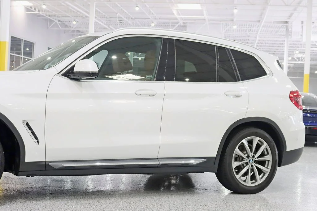 Used 2019 White BMW xDrive30i image 3
