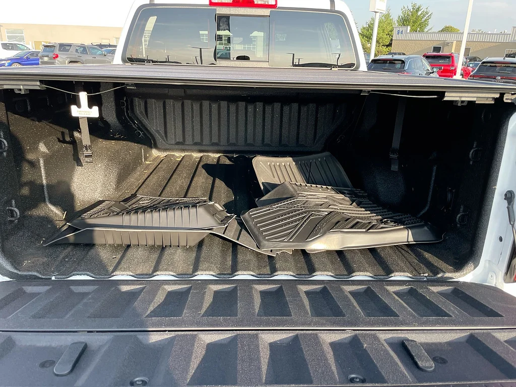 Used 2024 Summit White Chevrolet Z71 image 26