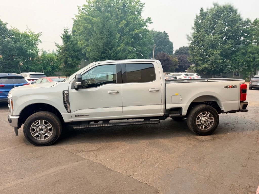 Used 2025 Gray Ford Lariat image 10