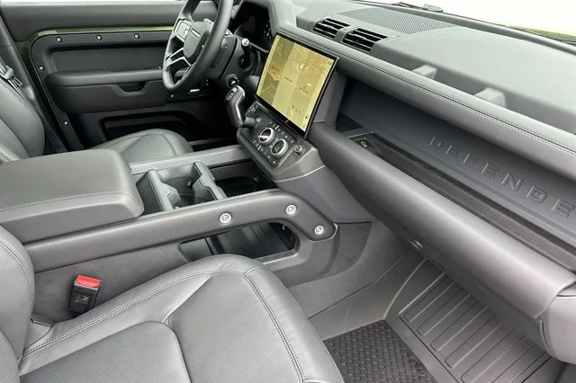 New 2026 Woolstone Green Land Rover X-Dynamic SE image 14