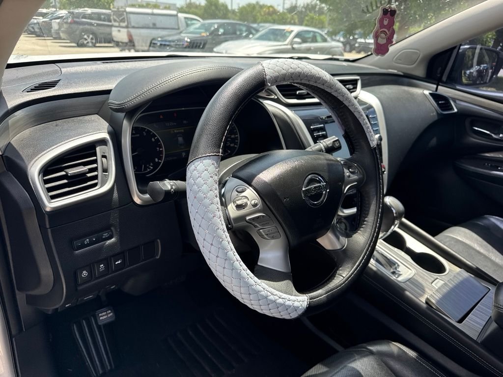 Used 2016 Silver Nissan Platinum image 9
